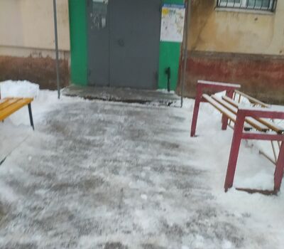 Очистка входных групп на МКД