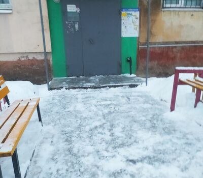 Очистка входных групп на МКД