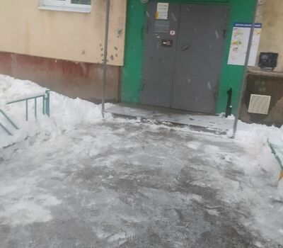 Очистка входных групп на МКД